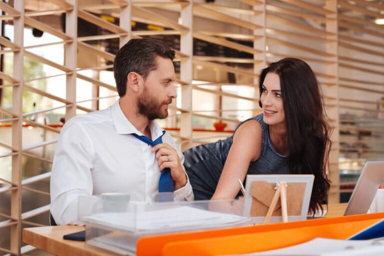 Verliebt in Arbeitskollegen trotz Beziehung Was jetzt? Bewerbung.co