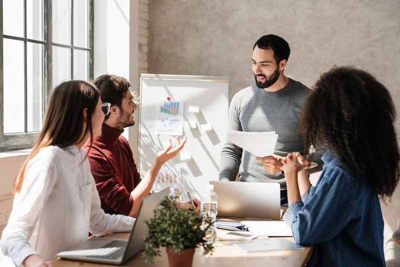 Holokratie: Selbstorganisation statt Hierarchie 1 Holokratie: Selbstorganisation statt Hierarchie